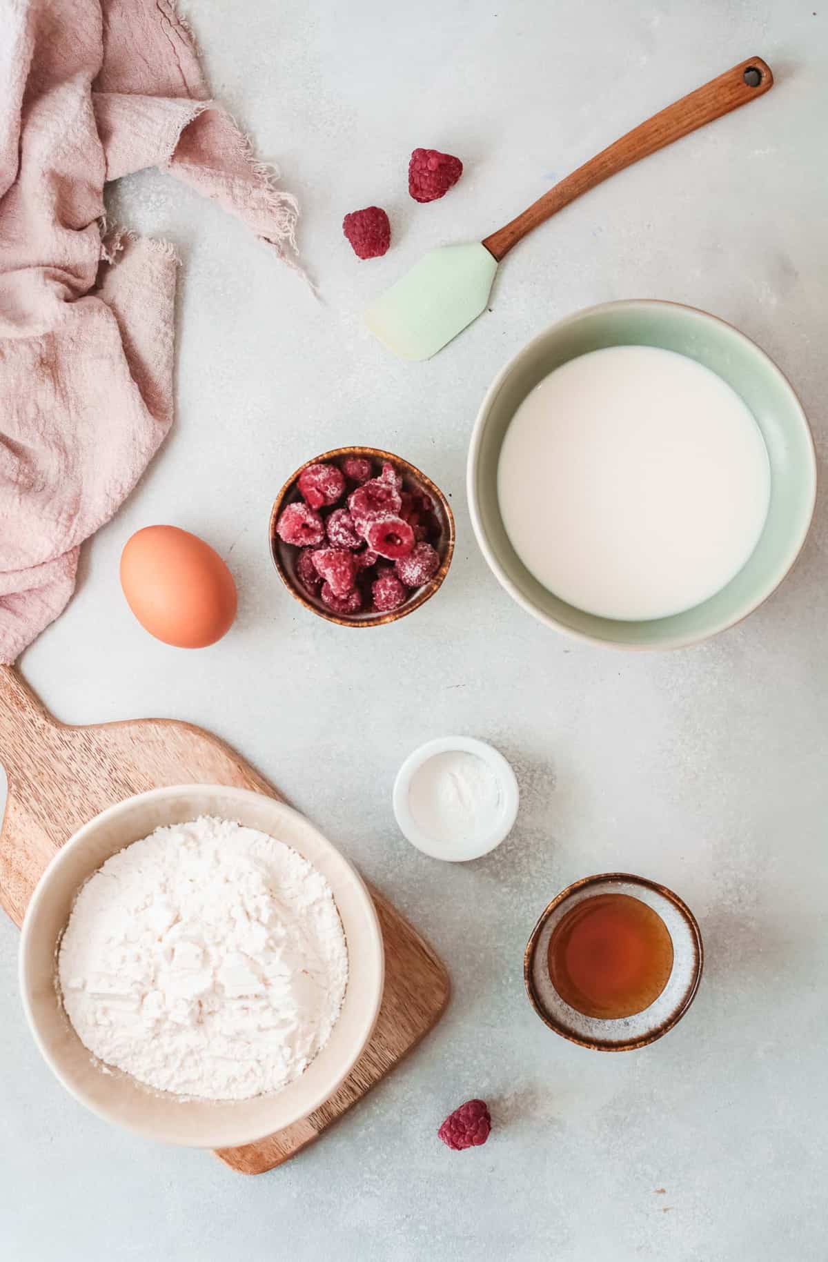 按分开的碗装材料的俯视图。