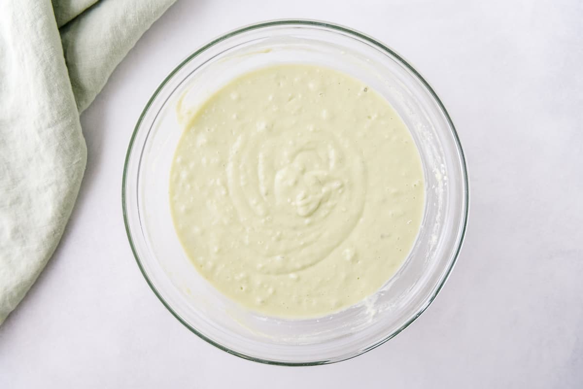 浅绿色的煎饼面糊。