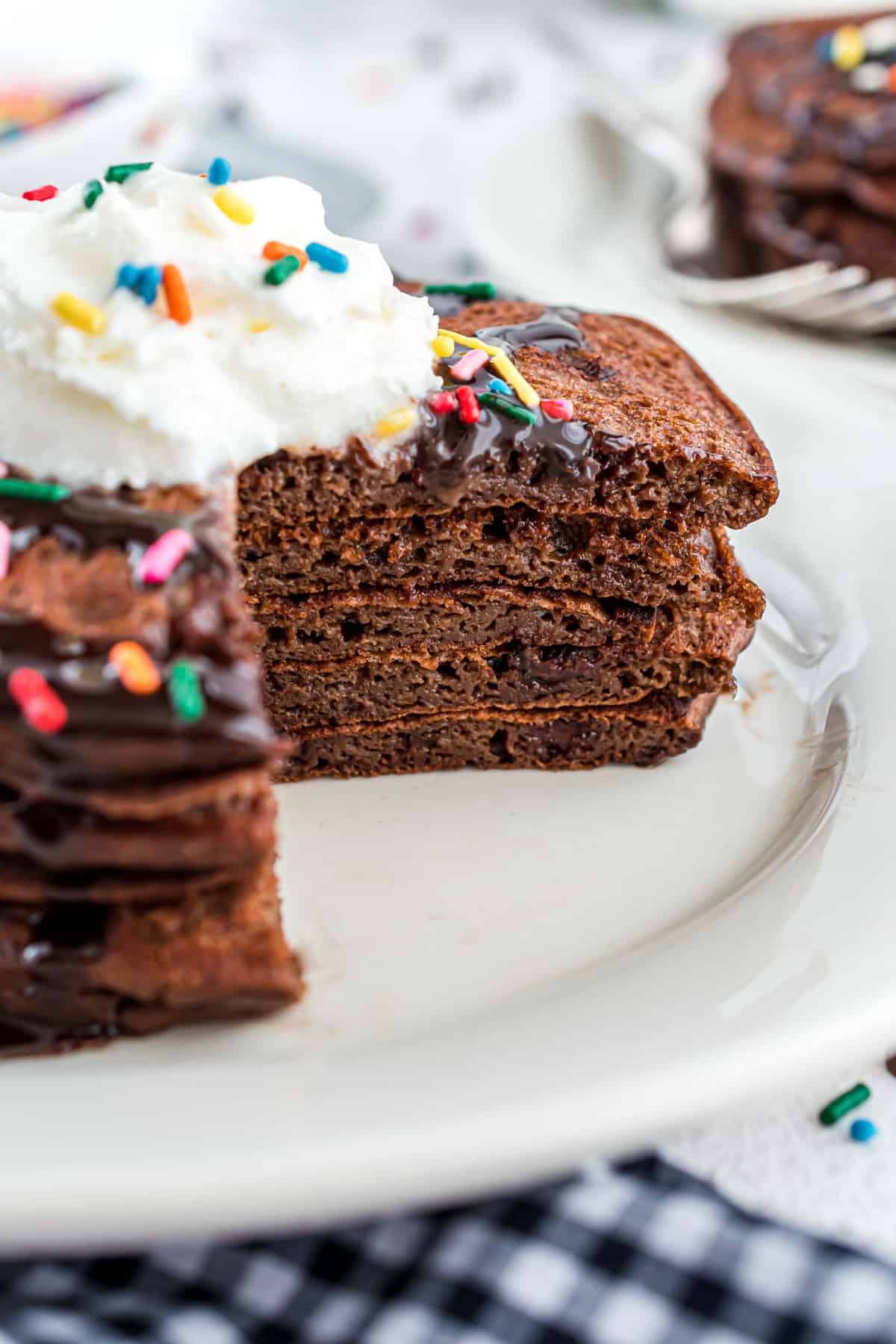 切开的煎饼展示纹理。