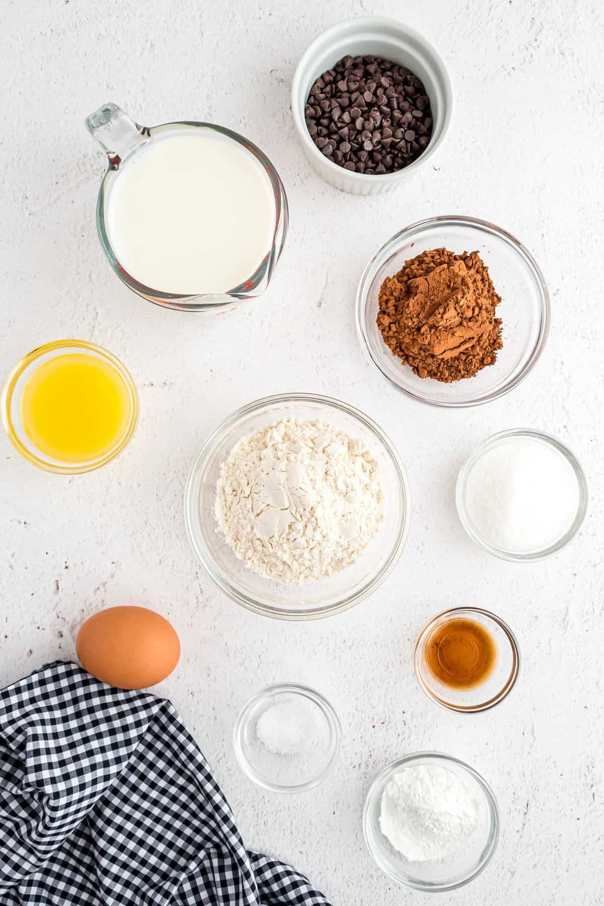 食谱所需原料的上方视图。