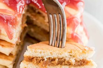 Panqueques Rellenos de Mantequilla de Maní con Jarabe de Jalea